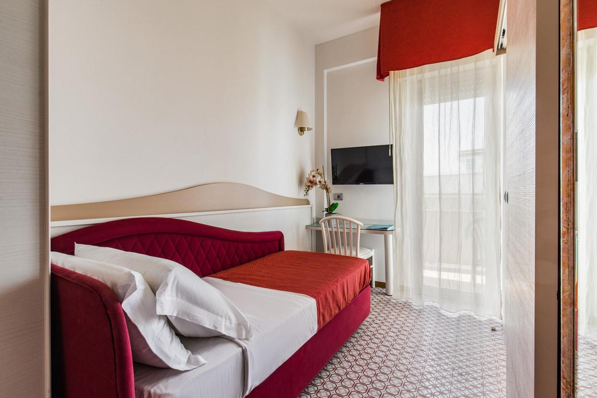 צ'סנטיקו Hotel Caravelle מראה חיצוני תמונה