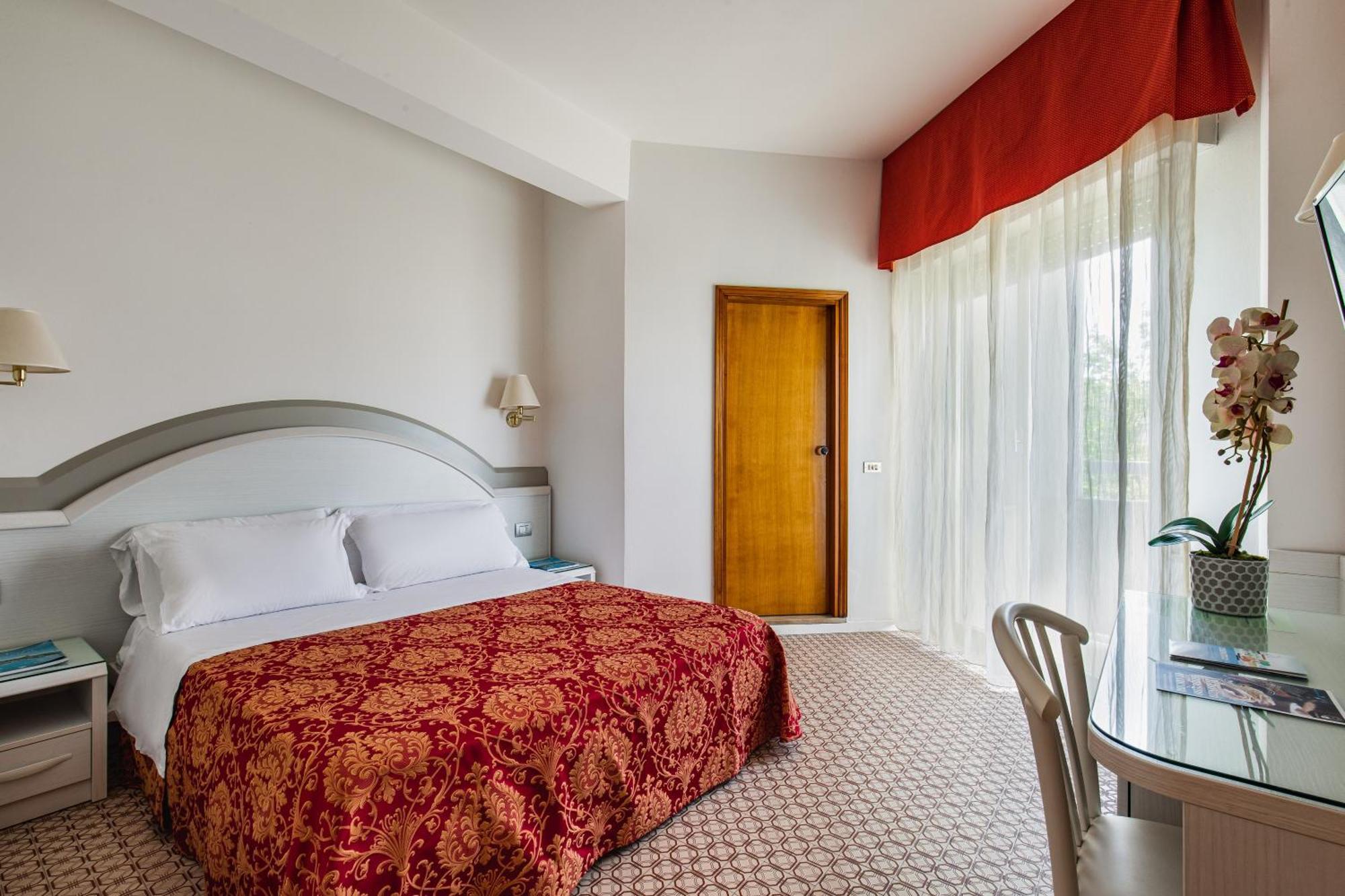 צ'סנטיקו Hotel Caravelle מראה חיצוני תמונה