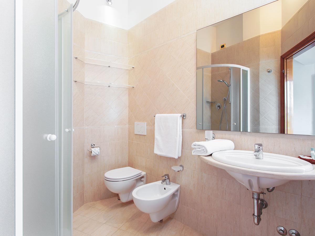 צ'סנטיקו Hotel Caravelle מראה חיצוני תמונה